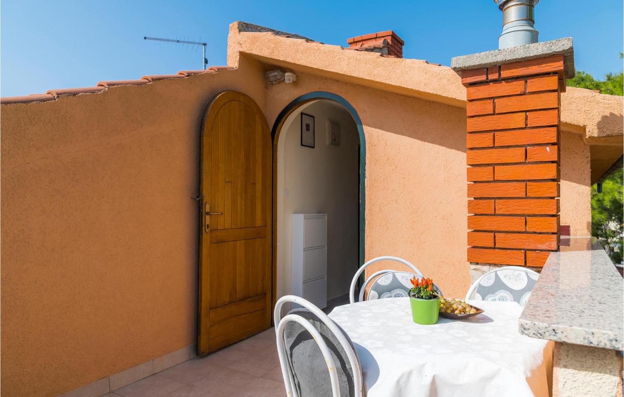 Awesome Apartment In Jadrija With Wifi 외부 사진