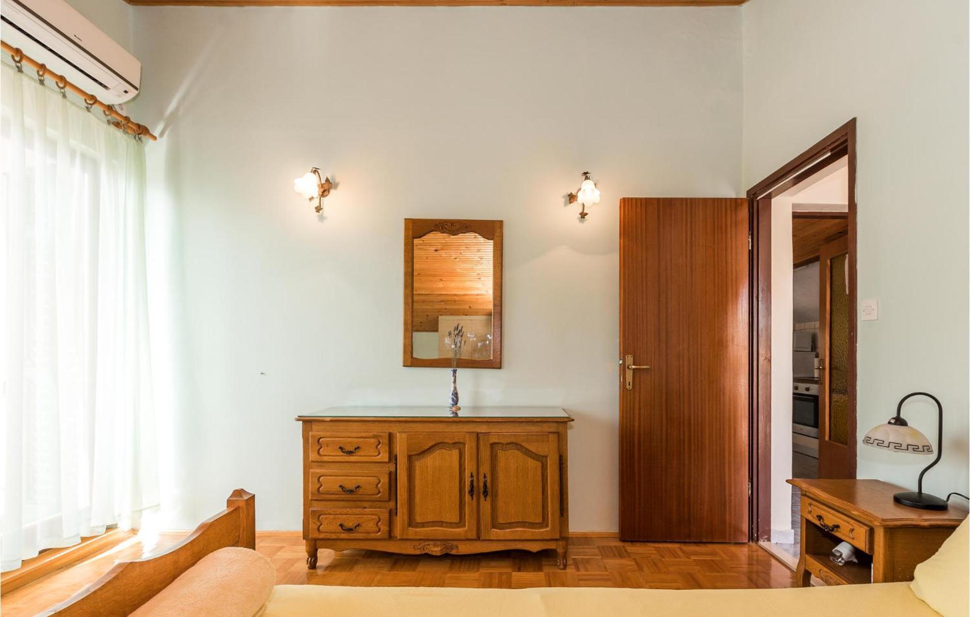 Awesome Apartment In Jadrija With Wifi 외부 사진